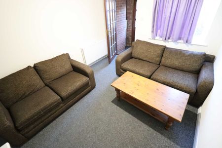 Smewin Court, High Wycombe - Photo 2