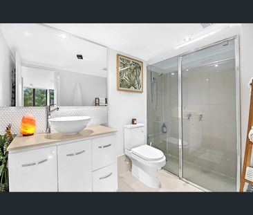 4/2916 Gold Coast Highway, Surfers Paradise, Qld 4217 - Photo 1