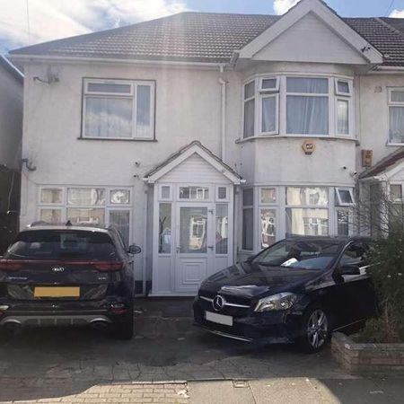 Kingsbury, Brent, NW9 - Photo 3