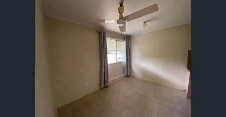 NEAT AND TIDY 3 BEDROOM HOME , TIMBER FLOORS , LARGE BLOCK WITH A SHED, CLOSE TO SCHOOLS AND SPORTING FACILITIES. - Photo 4