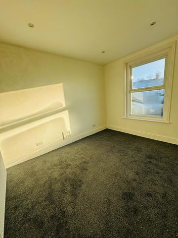 3 bedroom flat to rent - Photo 3