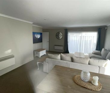 Silverdale - 4 Bedrooms - Photo 4