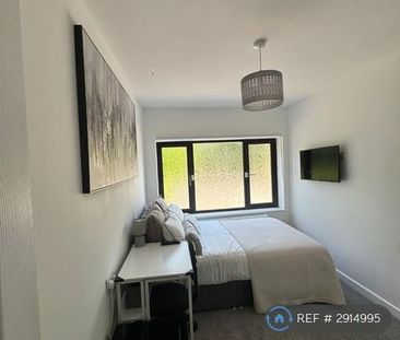 1 bedroom in a house share to rent - Photo 2