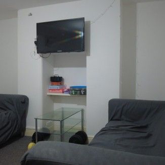 6 Bed - Hereward Street â€“ 6 Bed - Photo 1