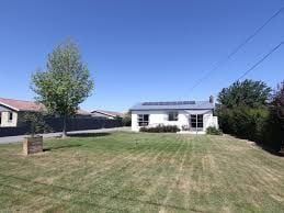 Family home with great section - Photo 1