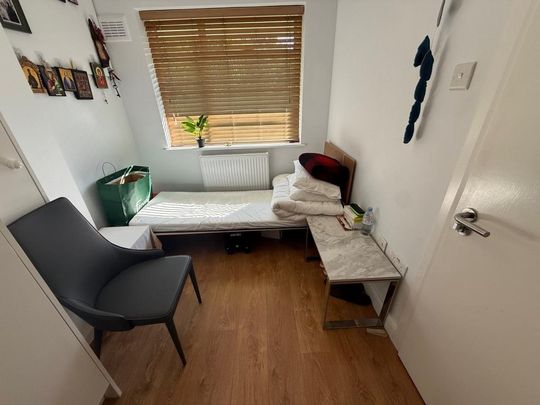 1 bedroom in a house share to rent - Photo 1