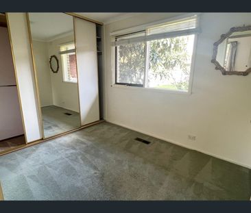 33 Sherwood Crescent, Dandenong North, Vic 3175 - Photo 3