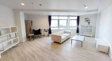 Recently Renovated Apartment - Photo 2