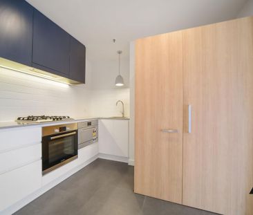 Stylish One Bedroom Apartment with Stunning District and Parkland V... - Photo 2