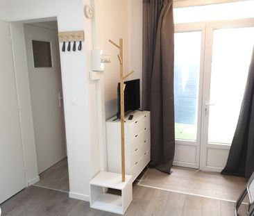 BEAU STUDIO MEUBLÉ AVEC COUR CENTRE VILLE AMIENS - Photo 1