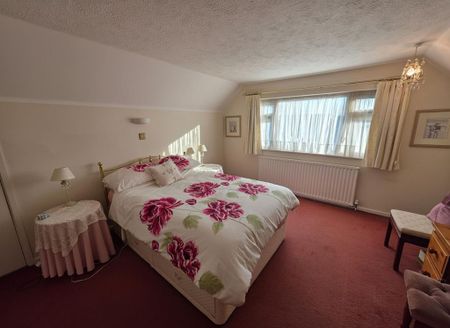 4 bedroom detached house to rent - Photo 3