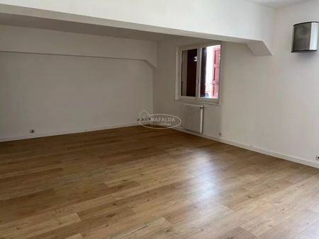 Location Appartement 3 pièces 88m² BONNEVILLE 74130 - Photo 2