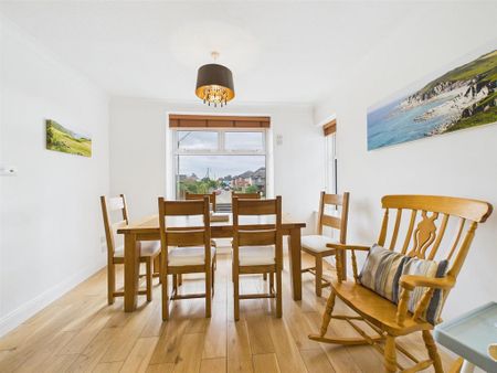 3 bedroom semi-detached bungalow to rent - Photo 2