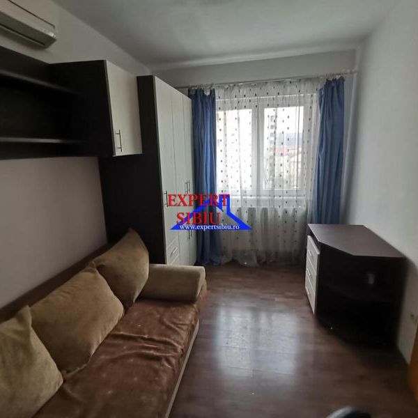 INCHIRIEZ apartament 2 camere , renovat,zona Vasile Aaron - Photo 1