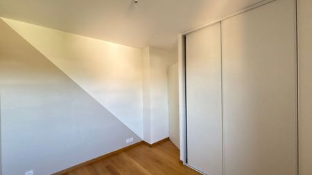 Location Appartement 4 pièces 77m² - Photo 5