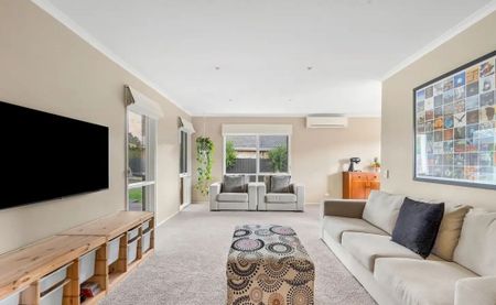 STUNNING HOME IN IDEAL LOCATION - Photo 5