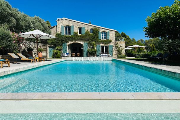 Mas à Louer en Provence : Élégance et Douceur de Vivre à Lacoste - Photo 1