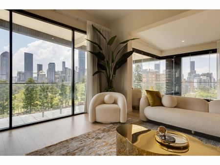 Achieve Luxury - Penthouse Living in Kangaroo Point - Photo 3