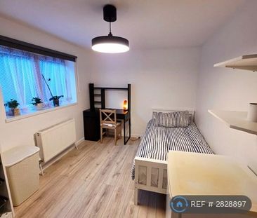 1 bedroom in a flat share to rent - Photo 2