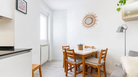 Excellent connectivity and consolidated environment in the north-central part of Madrid. - Photo 3