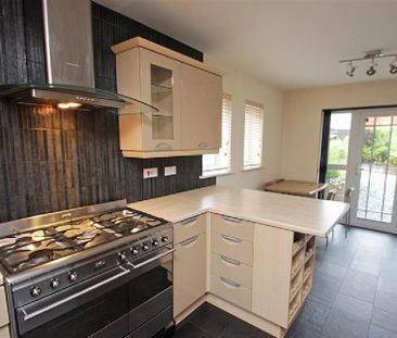 4 bedroom townhouse to rent - Photo 3