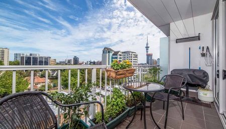 Easy move, Fully furnished and CBD Convenient! - Photo 3