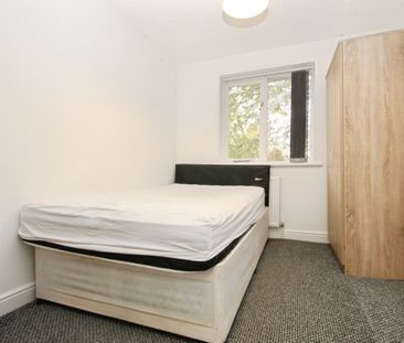 Nightingale Shott, Egham, TW20 9SU - Photo 6