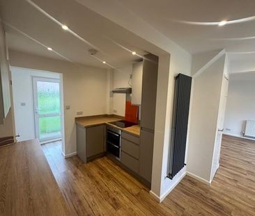 3 bedroom terraced house to rent - Photo 2