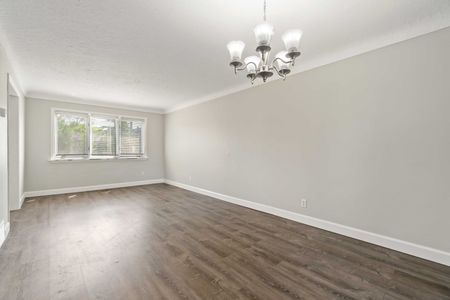 3Bed/1Bath Semi-Detached - Photo 3