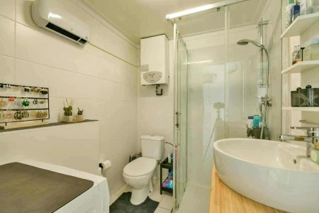 Gerenoveerde rijwoning met 3 slaapkamers en tuin te Roeselare - Photo 2