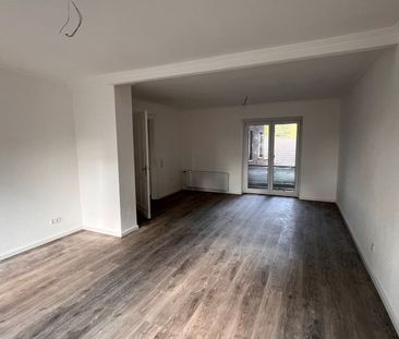 Komplett renovierte, wunderschöne 2,5-Zimmer-Altbauwohnung mit 2 Ba... - Foto 6