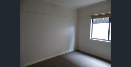 Close to town - Photo 4