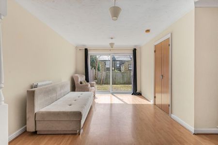 5 bedroom House To Let Total Size: 1299 SQ FT - Photo 3