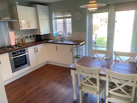 2 bedroom semi-detached house to rent - Photo 3