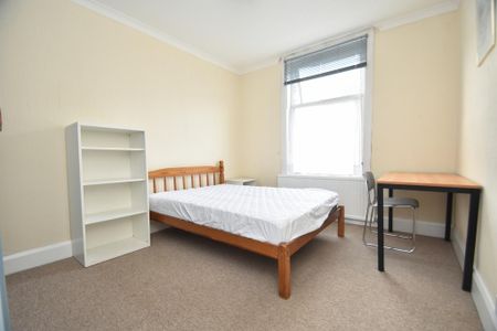 4 bedroom terraced house to rent - Photo 4