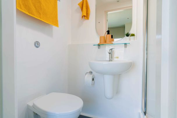 Silver En Suite - Photo 1