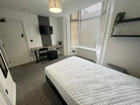1 bedroom in a house share to rent - Photo 4