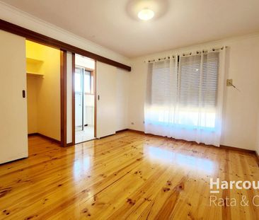 Stylish Single Level Living! - Photo 4