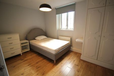 3 bedroom flat to rent - Photo 5