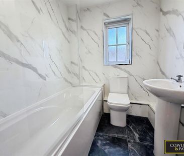 MERSEA CRESCENT, WICKFORD - Photo 6