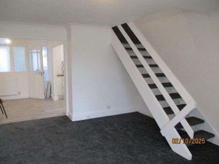 3 bedroom terraced house to rent - Photo 4
