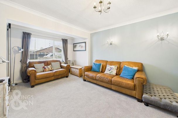 3 bedroom semi-detached bungalow to rent - Photo 1