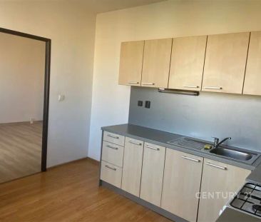 Podnájem moderního bytu 2+1 s lodžií – Ostrava, ul. Generála Píky - Photo 2