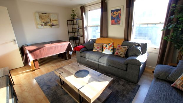 Room 6, 1 Montpellier Retreat, CHELTENHAM GL502XG - Photo 1