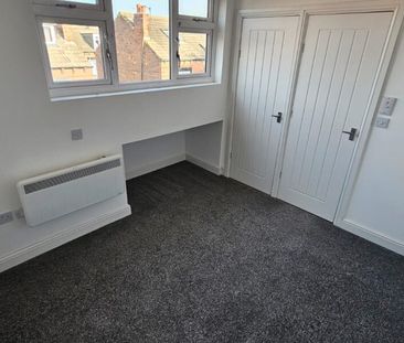 Flat 2, Compton Place, Harehills, Leeds, LS9 7BN - Photo 1