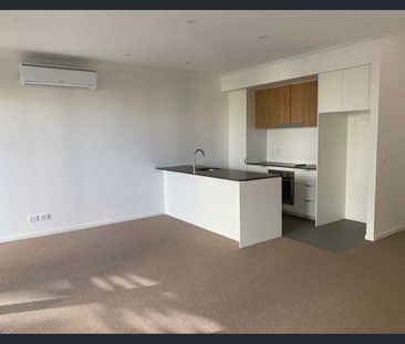 Emerald Lakes Prestigious Townhouse, Available Soon! - Photo 4