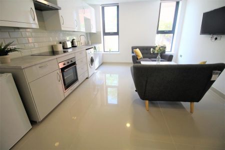 3 bedroom flat to rent - Photo 2