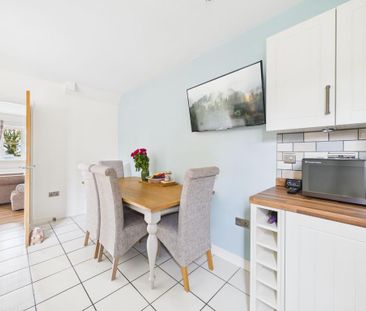 2 bedroom semi-detached house to rent - Photo 4