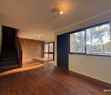 Charming Three-Bedroom Townhouse in a Convenient Location... - Photo 1