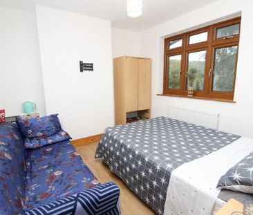 1 bedroom in a house share to rent - Photo 5